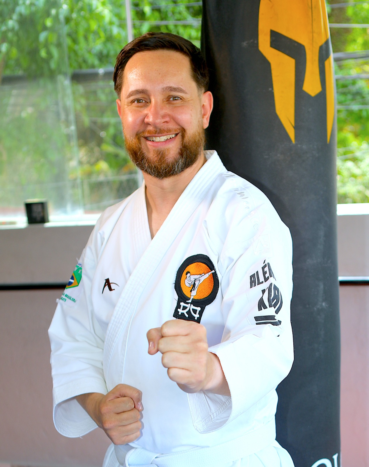 Cerimônia de entrega de faixa no dojô de Karate.